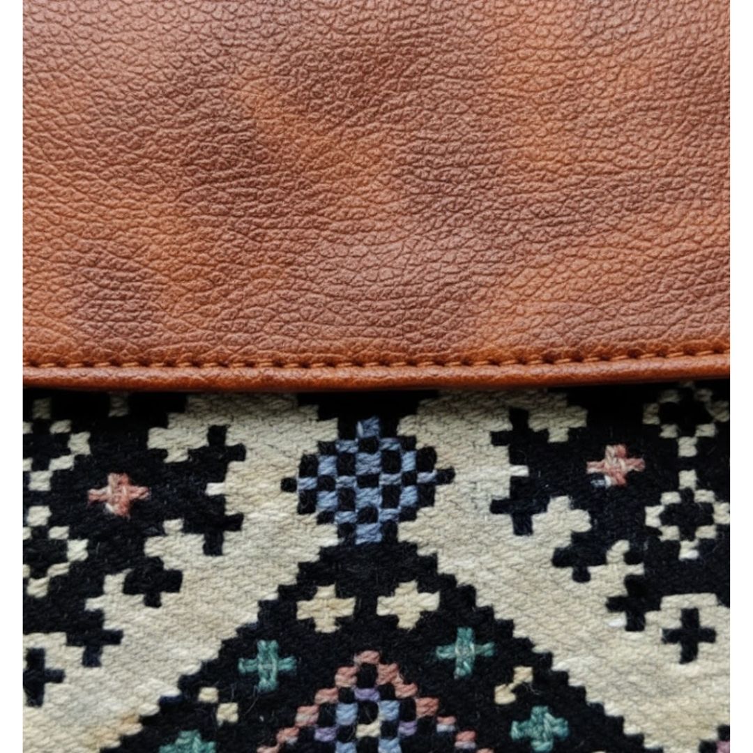 Stylish Leather Flap Sling Bag for Everyday Use 152